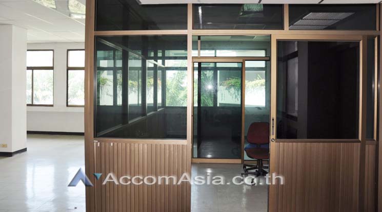 6  Apartment For Rent in Sukhumvit ,Bangkok BTS Nana at Perfect for Pet lovers Apartment, near NIST Intl AA10560